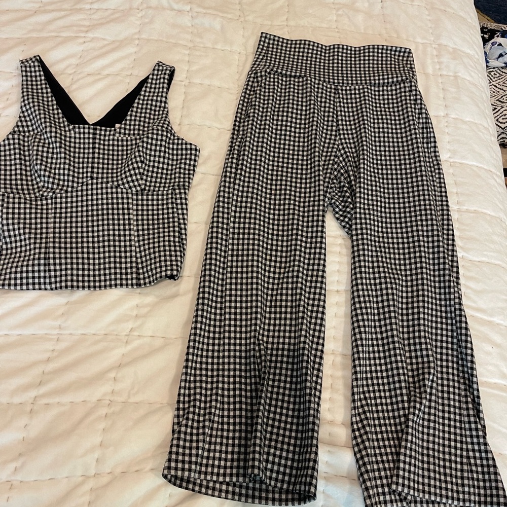 Cabi cropped top and cropped flare high waisted pant set